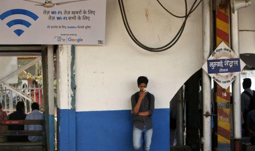 Digital India: रेलवे स्टेशनों पर गूगल की फ्री वाई-फाई सर्विस टेलीकॉम कंपनियों से कहीं बेहतर, लोगों को मिल रही है 45.2 Mbps की स्‍पीड- India TV Paisa