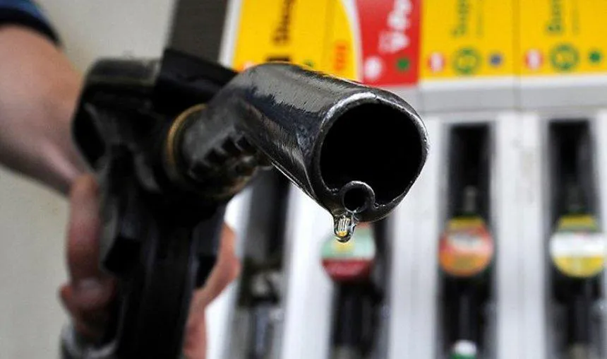 Report: ऑस्ट्रेलिया में पेट्रोल की कीमत 17 साल में सबसे कम, भारत में कब होगा ऐसा?- India TV Paisa