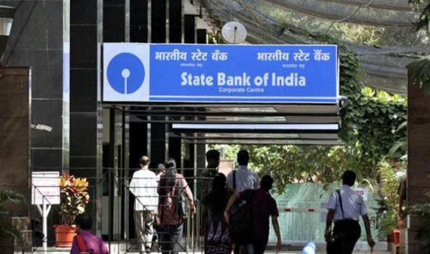SBI सहयोगी बैंकों के विलय पर सरकार को जल्‍द देगी विस्तृत योजना, 9 महीने में पूरा होना है काम- India TV Paisa