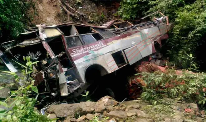 accedential bus- India TV Hindi
