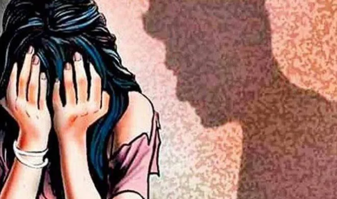 a girl beaten by rod- India TV Hindi