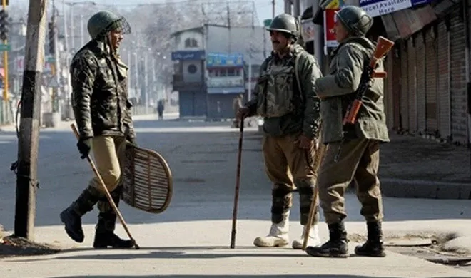 kashmir curfew- India TV Hindi