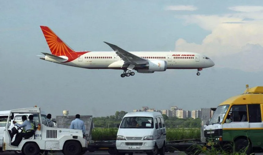 Jobs Alert: एयरइंडिया करेगी 500 पायलट और 1,500 केबिन-क्रू मेंबर्स को भर्ती, हवाईजहाजों की बढ़ेगी संख्‍या- India TV Paisa