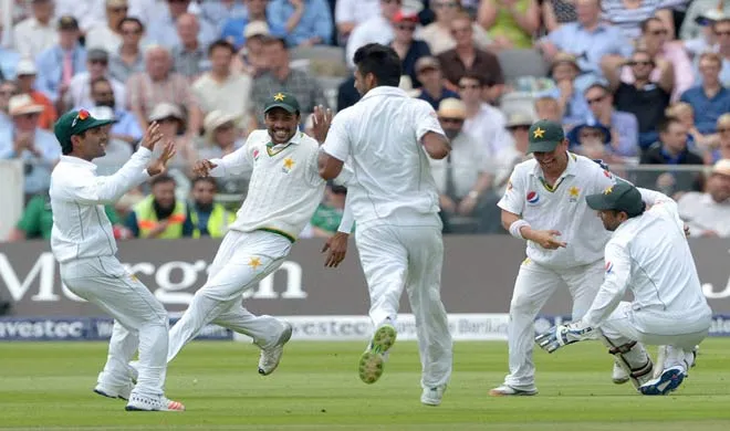 Yasir Shah, second right, celebrates taking the catch of...- India TV Hindi