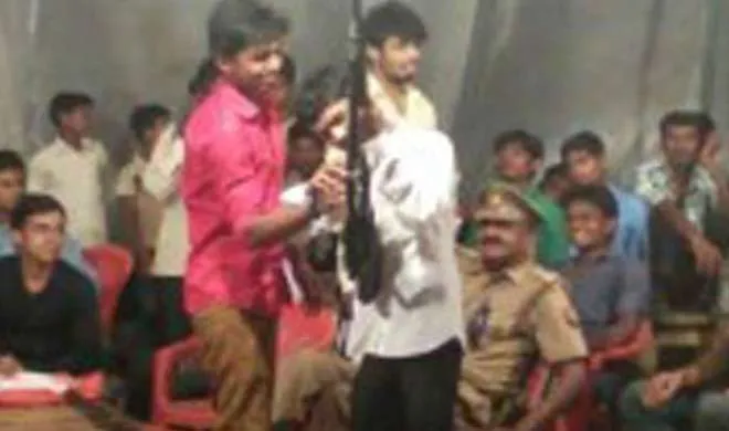 UP Sub-inspector seen enjoying girls dance in video suspende- India TV Hindi