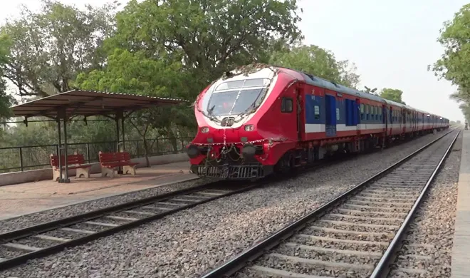demu train- India TV Hindi