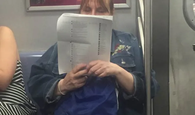 A woman on the subway printed out 15 pages of Facebook...- India TV Hindi