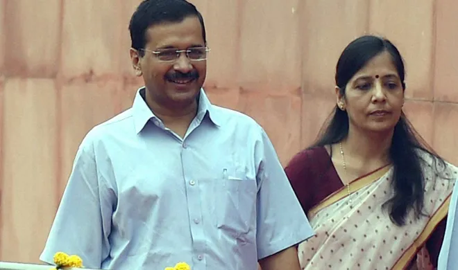 Arvind Kejriwal and Sunita Kejriwal- India TV Hindi
