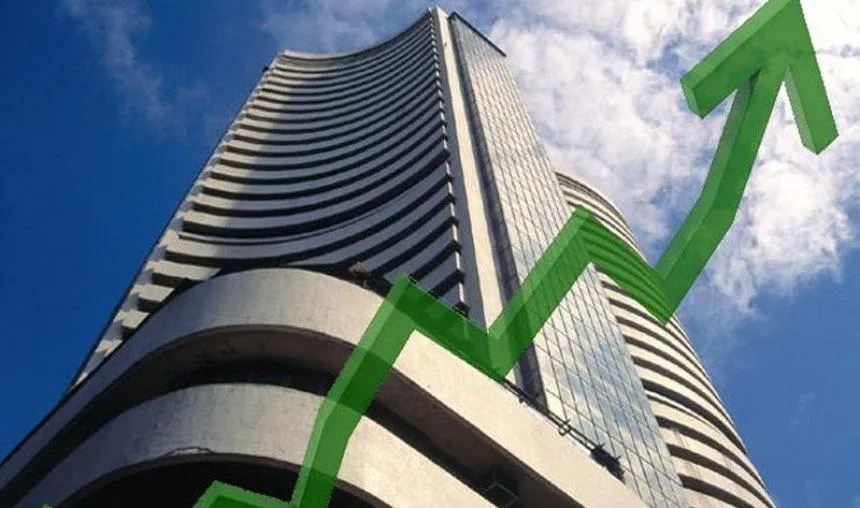 Sensex में 102 अंक का उछाल, तेल एवं गैस, बैंक तथा ऑटोमोबाइल कंपनियों के शेयर चमके- India TV Paisa
