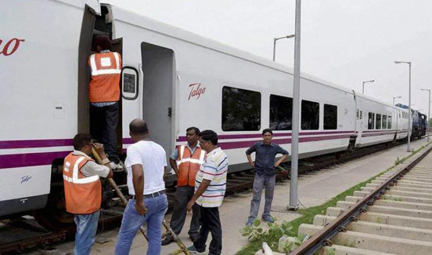 Talgo Trial: मथुरा-पलवल के बीच 120 Kmph की रफ्तार से दौड़ी टैल्‍गो ट्रेन, जल्‍द पूरा होगा बुलेट ट्रेन का सपना- India TV Paisa