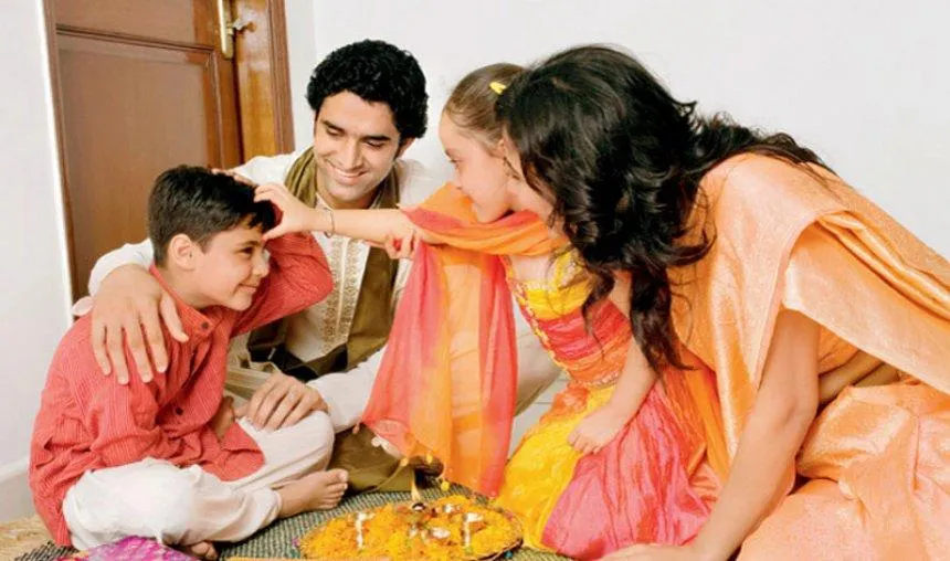 Rakhi Special- राखी के खास त्योहार पर बहनों को दे सकते हैं ये 5 शानदार उपहार, कीमत आपके बजट में- India TV Paisa