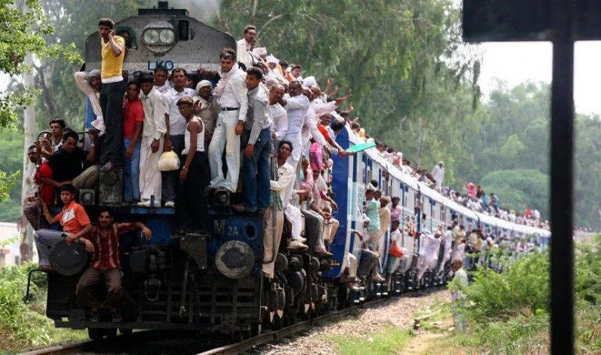 Prabhu’s Gifts: रेलवे सिर्फ 92 पैसे में देगा 10 लाख का बीमा, ऑनलाइन टिकट बुक कराकर यात्री उठा सकेंगे फायदा- India TV Paisa