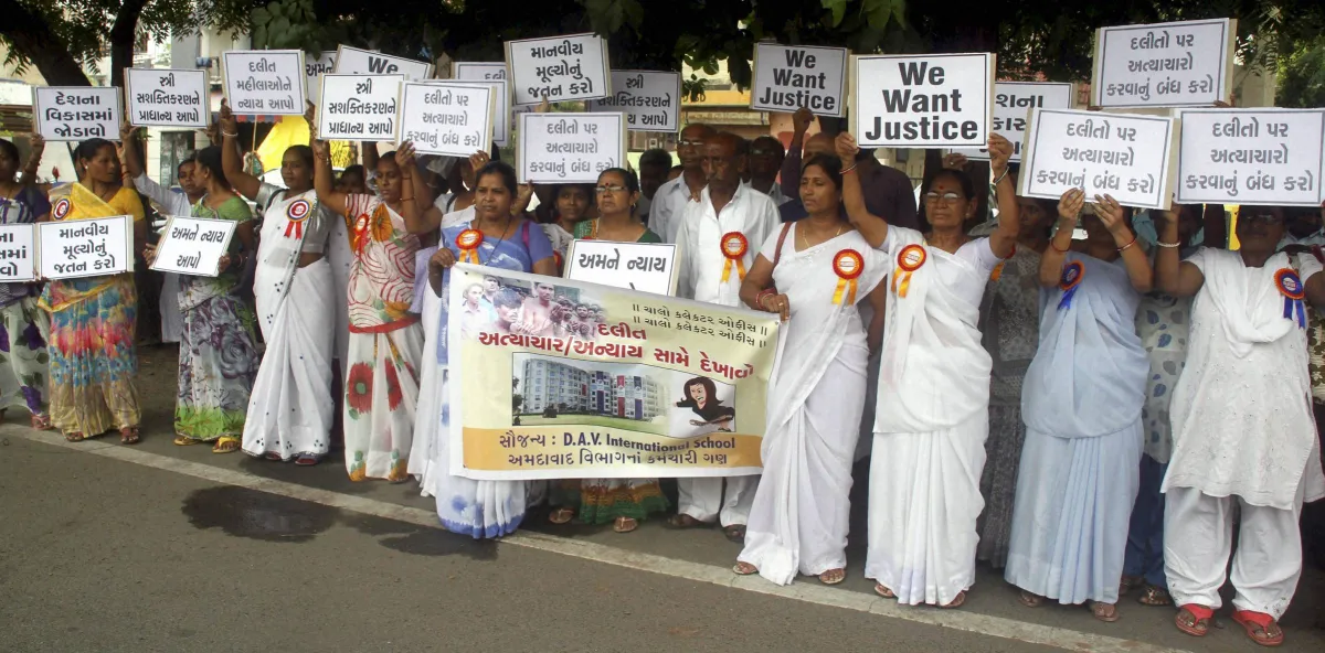 Members of Dalit community Hold Placard during the Protest - India TV Hindi