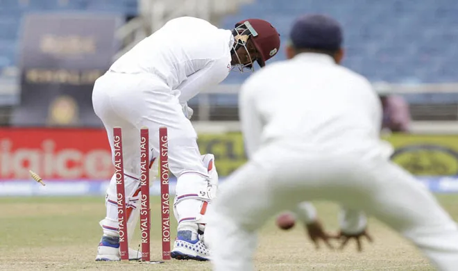 Marlon Samuels is bowled by India's Mohammed Shami - India TV Hindi