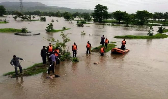 maharashtra bridge collapse indian navy divers find...- India TV Hindi