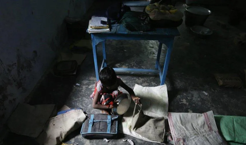 The Lost Student:  भारत का सुपरपावर बनने का सपना कैसे होगा पूरा, स्‍कूलों में नहीं है बिजली, कम्‍प्‍यूटर और लाइब्रेरी- India TV Paisa