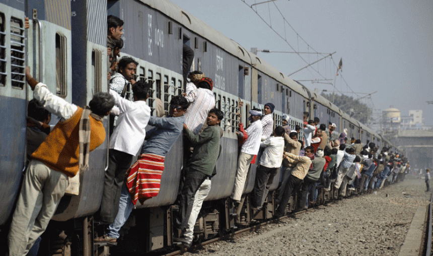 रेल यात्रियों के लिए खुशखबरी, अब मिलेगा मात्र 5 रुपए में 25 लाख रुपए का बीमा कवर- India TV Paisa