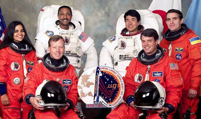 kalpana with other astronauts- India TV Hindi