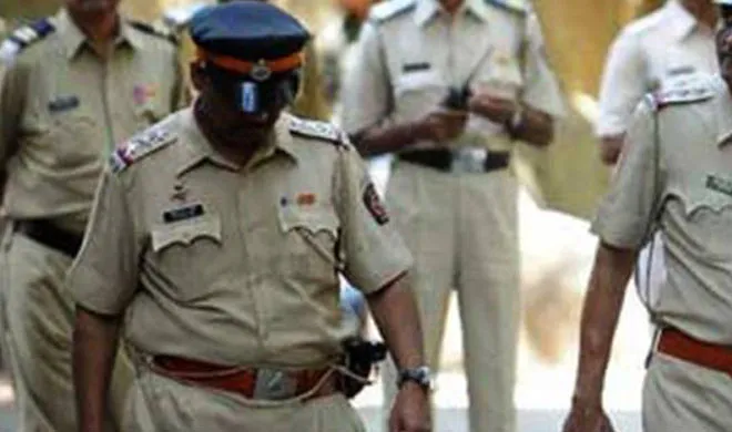 policemen suspended- India TV Hindi