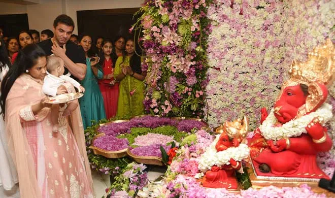 Lord Ganesh Pooja at Salman Khan's home- India TV Hindi