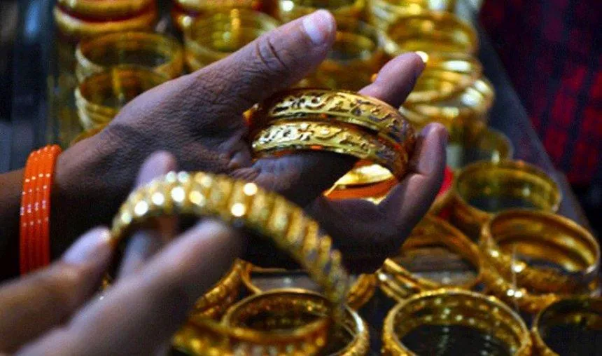 #GoldShine: दिवाली पर और चमकेगा गोल्ड, कीमत पहुंच सकती है 33 हजार रुपए प्रति 10 ग्राम के पार- India TV Paisa