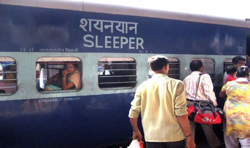कन्‍फर्म टिकट न मिलने से प्रतिदिन 10 लाख लोग नहीं कर पाते हैं ट्रेन यात्रा, अध्‍ययन में हुआ खुलासा- India TV Paisa