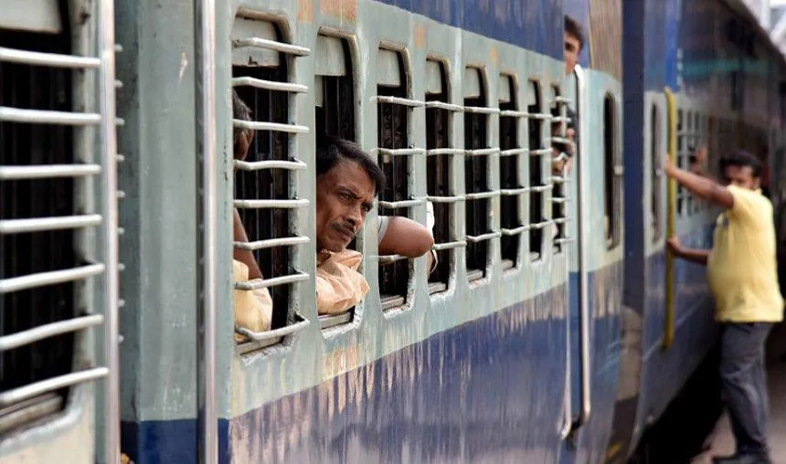 त्‍यौहारी सीजन में भी मिलेगी ट्रेनों में कन्‍फर्म सीट, रेलवे ने चलाई Special Trains- India TV Paisa