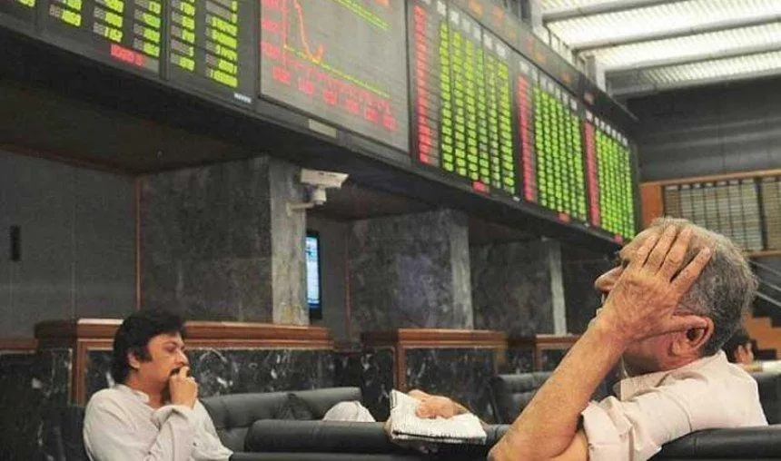 पाकिस्तानी शेयर बाजार को फिर लगा बड़ा झटका, निवेशकों के 35 हजार करोड़ रुपए से ज्यादा डूबे- India TV Paisa