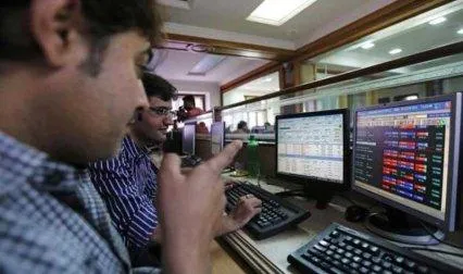 सेंसेक्स 91 अंक बढ़कर 28334 पर बंद, मेटल और बैंकिंग शेयरों में सबसे ज्यादा खरीदारी- India TV Hindi