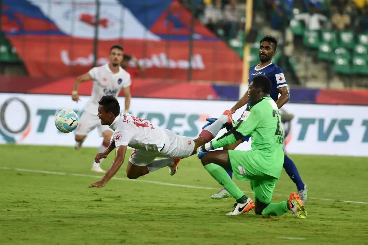 Delhi Dynamos FC player Milan Singh Ongnam in action...- India TV Hindi