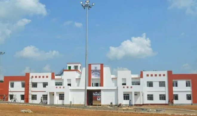 Three prisoners escape from tripura central jail- India TV Hindi