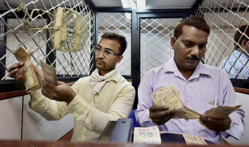 सावधान! आपके पास मिले 8 से ज्यादा नकली नोट तो बैंक दर्ज कराएगा FIR, खानी पड़ सकती है जेल की हवा- India TV Paisa