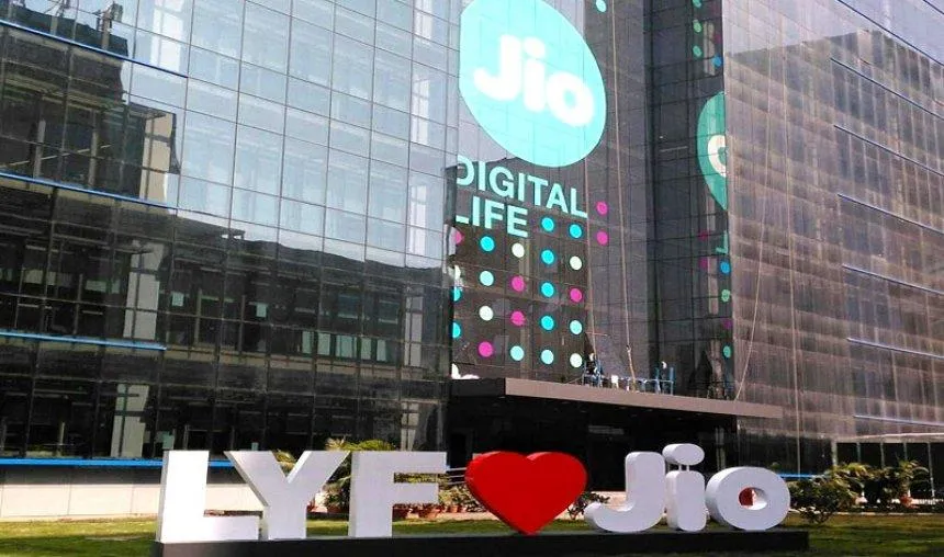 Reliance Jio सिर्फ 1000 रुपए में देगी 4G स्‍मार्टफोन, अनलिमिटेड कॉलिंग की भी मिलेगी सुविधा!- India TV Paisa