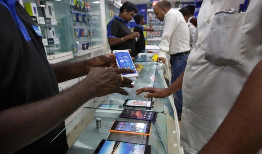 Good News: पुराने 500 और 1000 रुपए के नोट से खरीद सकेंगे मोबाइल! सेल्युलर एसोसिएशन ने सरकार से की मांग- India TV Paisa