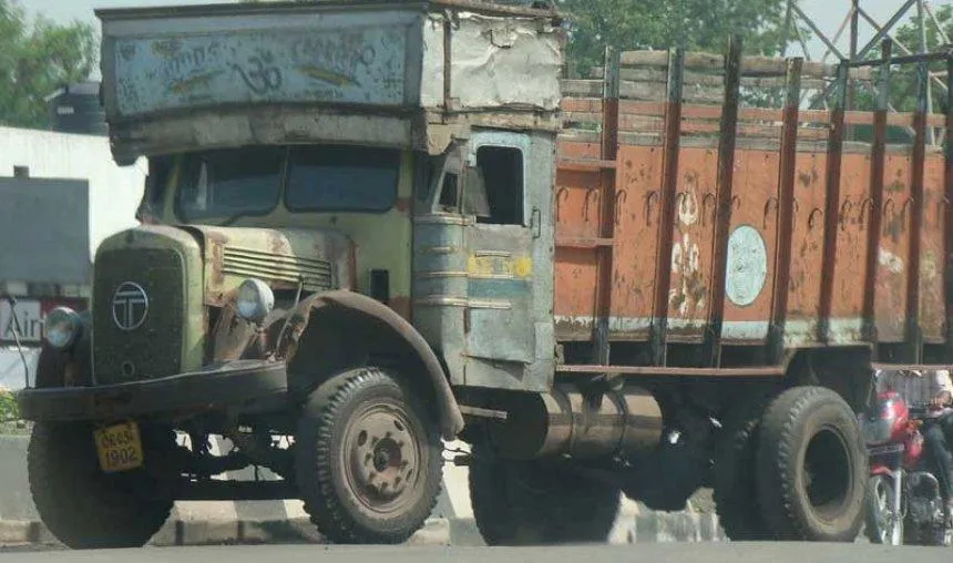 Scrap Vehicles: दिल्ली की सड़कों पर अब नहीं चलेंगे 15 साल पुराने 2 लाख भारी डीजल वाहन, ट्रैफिक पुलिस ने दिए निर्देश- India TV Paisa