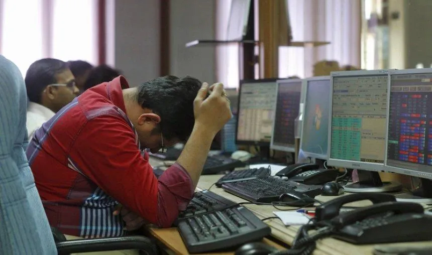 Stock Markets Crash: निफ्टी करीब 2 फीसदी टूटकर 7929 पर बंद, सेंसेक्स में 385 प्वाइंट की गिरावट- India TV Paisa