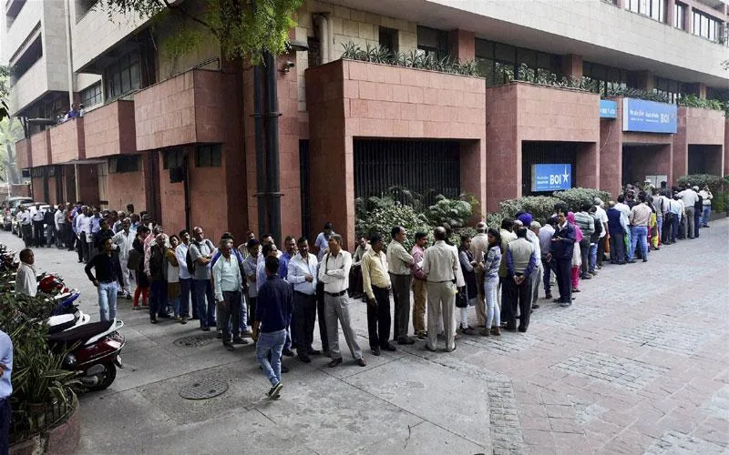 नोटबंदी से परेशान लोगों की मदद में आगे आया Google, शुरू की Find an ATM Near You सर्विस- India TV Paisa