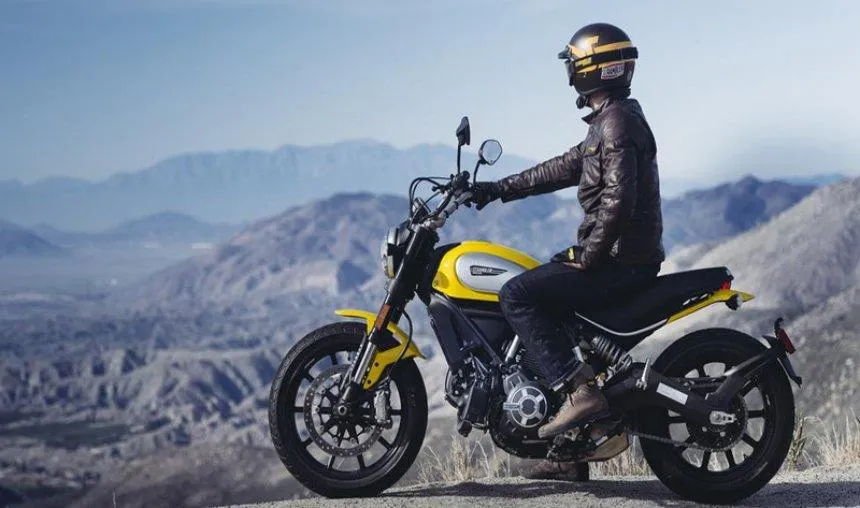 Ducati ने स्क्रैमब्लर मोटरसाइकिल की कीमतों में की भारी कटौती, 90वीं वर्षगांठ पर घटाए 90,000 रुपए- India TV Hindi