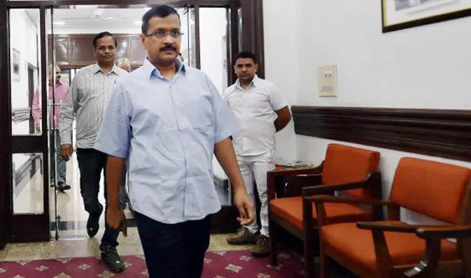 arvind kejriwal meets missing jnu student mother- India TV Hindi