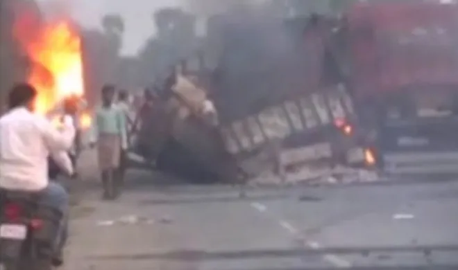 naxalites set ablaze 4 vehicles in bihar- India TV Hindi