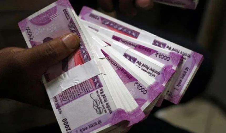 अगले पांच साल में बंद हो जाएंगे 2000 के नोट, 500 का नोट रहेगा सबसे बड़ी करेंसी : गुरुमूर्ति- India TV Paisa