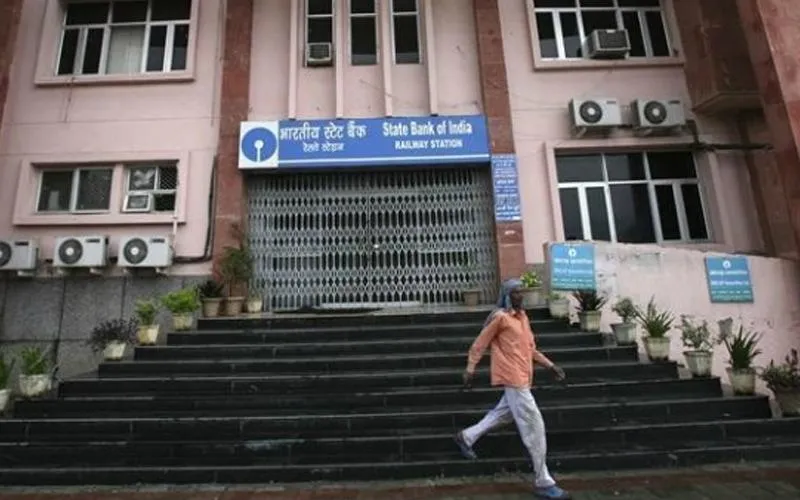 शनिवार से सोमवार तक बंद है बैंक, मंगलवार को फिर से भारी भीड़ की आशंका- India TV Paisa