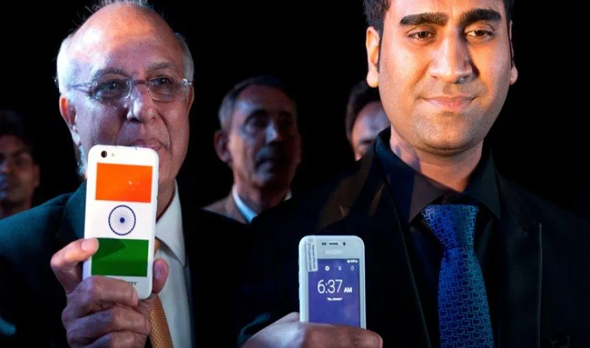 फ्रीडम 251 मोबाइल बनाने वाली कंपनी का चेक हुआ बाउंस, कोर्ट ने भेजा समन- India TV Paisa
