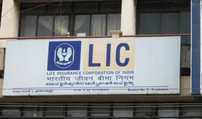 Demonetisation: बिजनेसमैन ने खरीदी 50 करोड़ रुपए की बीमा पॉलिसी, LIC ने एक दिन में जुटाए 2300 करोड़ रुपए- India TV Paisa