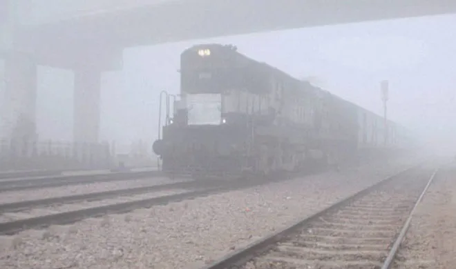 52 trains delayed due to heavy fog- India TV Hindi
