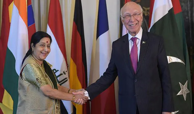 sartaj aziz and sushma swaraj- India TV Hindi