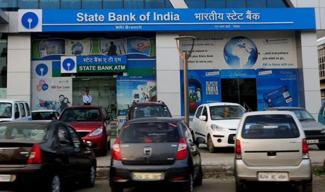 protest breaks in sbi after cash finishes in branch at...- India TV Hindi