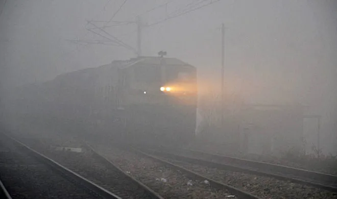 26 trains delayed due to dense fog in delhi ncr- India TV Hindi