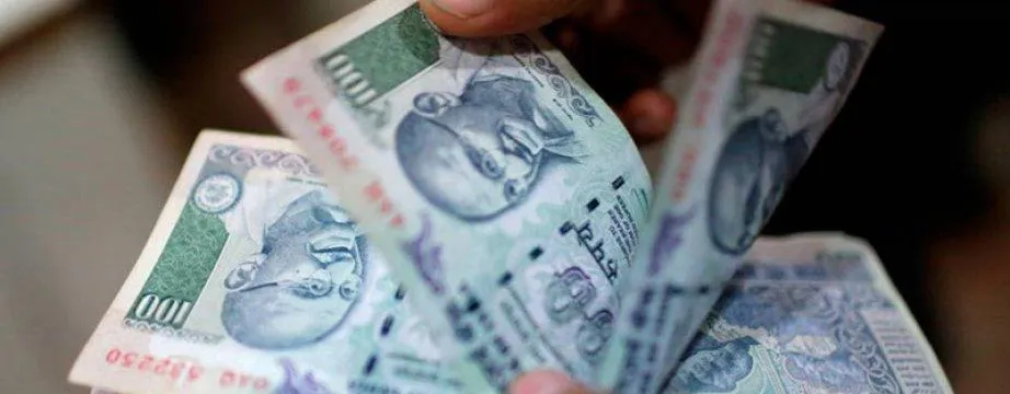 अमेरिकी डॉलर के मुकाबले भारतीय रुपया 17 महीने की ऊंचाई पर, 30 पैसे के उछाल के साथ 65.40 पर खुला- India TV Paisa