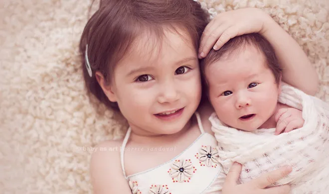 baby with sister- India TV Hindi